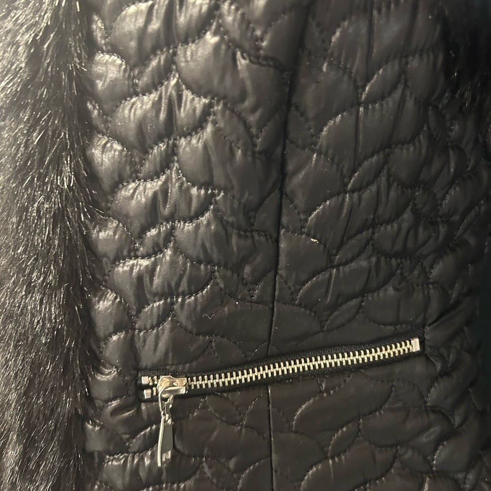 Peter Nygard Black Quilted Vest with Faux Fur Trim - Picture 3 of 9